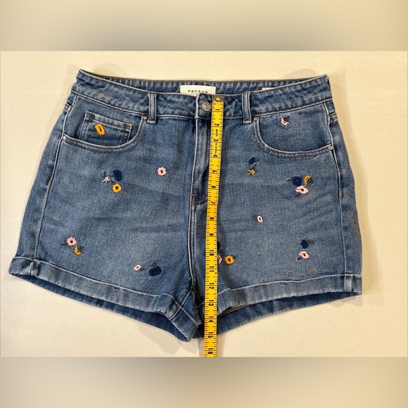 Pre-Owned Pac Sun Denim Mom Short Size 31 - Picture 6 of 6